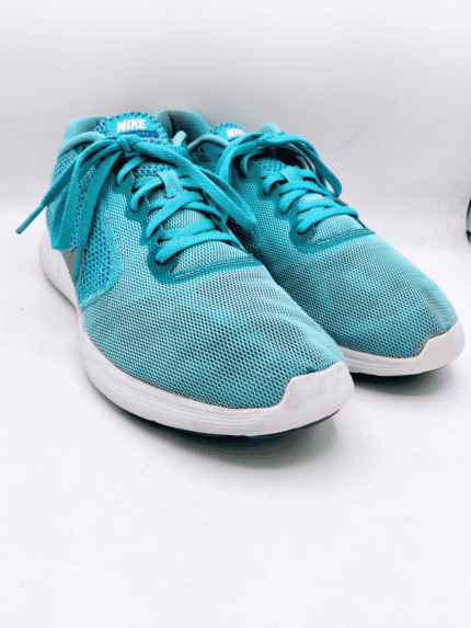 Nike ( Revolution 3 )